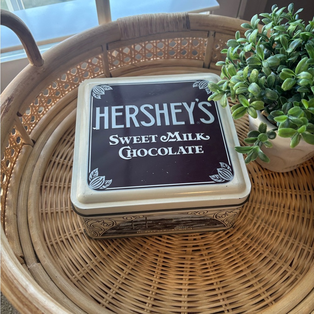 Hershey's Sweet Milk Chocolate Tin